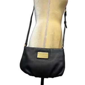 ★ EUC Marc Jacobs Black Pebble Leather Gold-tone‎ Hardware Crossbody Bag